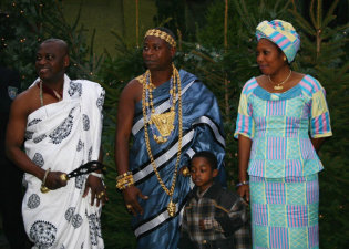 Der König mit Ehefrau, Sohn und Sprecher